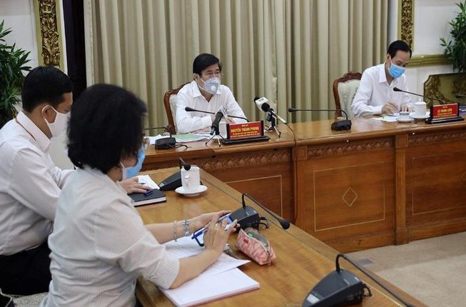 chu-tich-nguyen-thanh-phong-noi-ve-viec-nguoi-dan-tim-khau-trang-khong-ra
