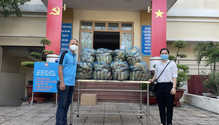 VPDD-Mien-Nam-tiep-tuc-ho-tro-thuc-pham-den-quan-Tan-Binh-tin-viet-today-vn-1