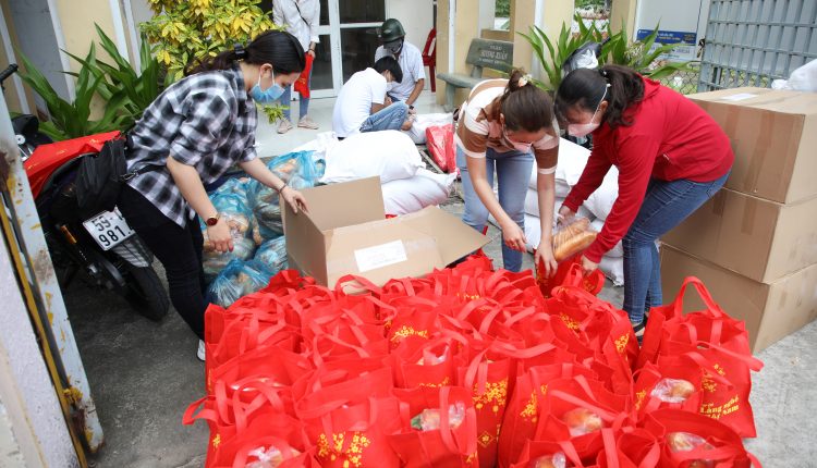 Huong-ung-cung-Tap-chi-Lang-nghe-Viet-Nam-nhom-thien-nguyen-chung-tay-huong-ve-que-huong-tin-viet-today-vn-1