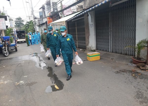 quan-7-quan-doi-cung-chinh-quyen-dia-phuong-quan-tam-sau-sat-doi-song-nguoi-dan-tin-viet-today-vn-2