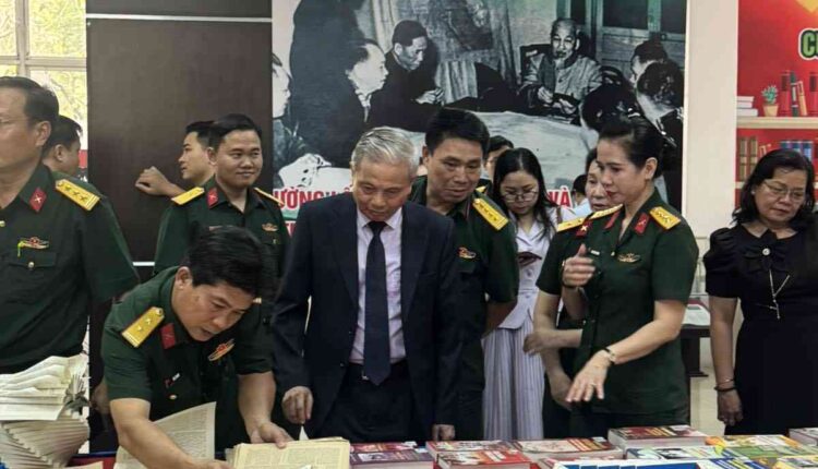 mot-so-triem-lam-ve-anh-sach-bao-tai-buoi-giao-luu-2