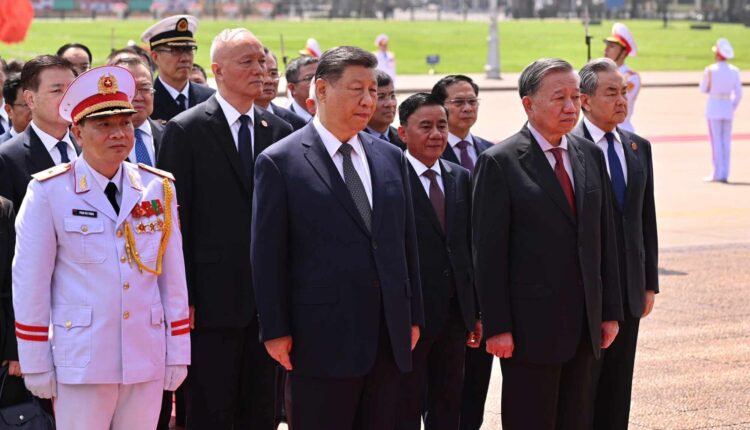 tong-bi-thu-to-lam-va-ong-tap-can-binh-cung-cac-dai-bieu-thanh-kinh-tuong-nho-chu-tich-ho-chi-minh-2