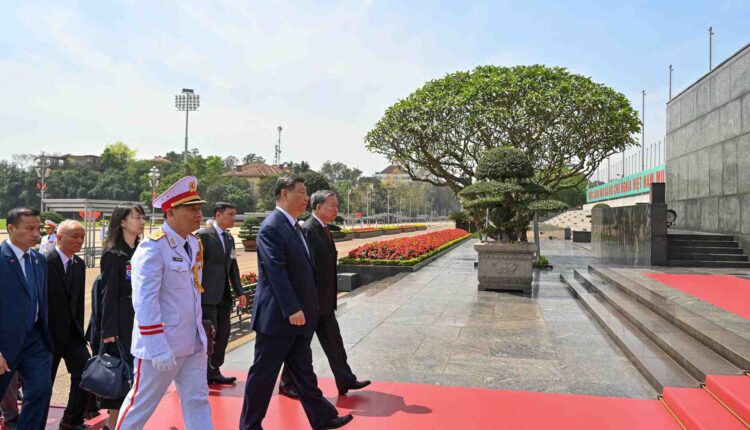 tong-bi-thu-to-lam-va-ong-tap-can-binh-tien-vao-lang-chu-tich-ho-chi-minh