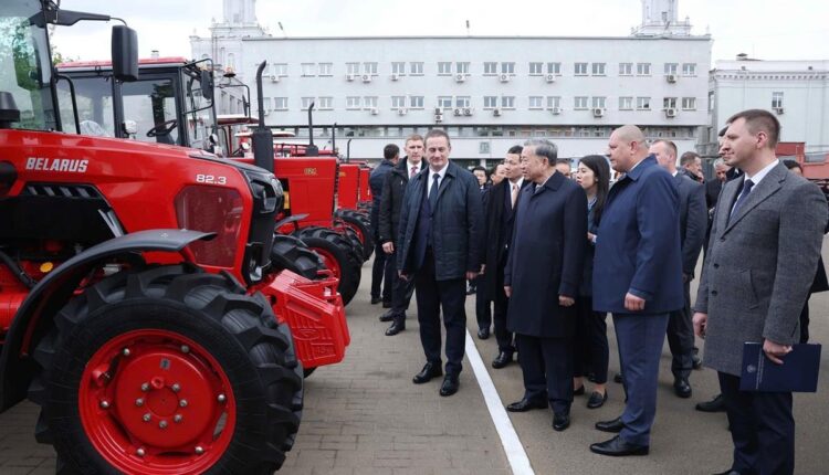tbt-to-lam-va-thu-tuong-belarus-tham-nha-may-kei-misnk
