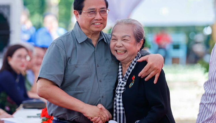thu-tuong-pham-minh-chinh-va-ba-hoang-thi-khanh