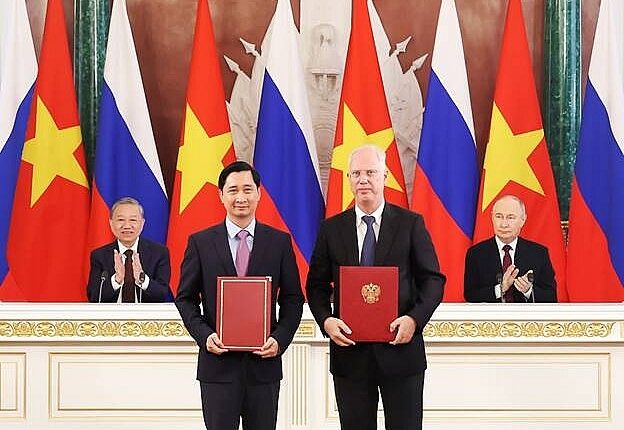 trao-doi-van-kien-hop-tac-giua-nga-va-viet-nam