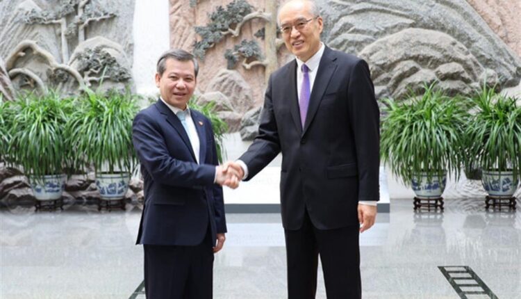 chanh-an-toa-an-nhan-dan-viet-nam-va-bi-thu-uy-ban-chinh-phap-trung-quoc-2