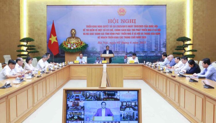toan-canh-cuoc-hop