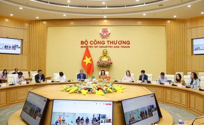 thu-truong-bo-cong-thuong-phan-thi-thang-dien-dam-voi-thu-truong-thuong-truc-1
