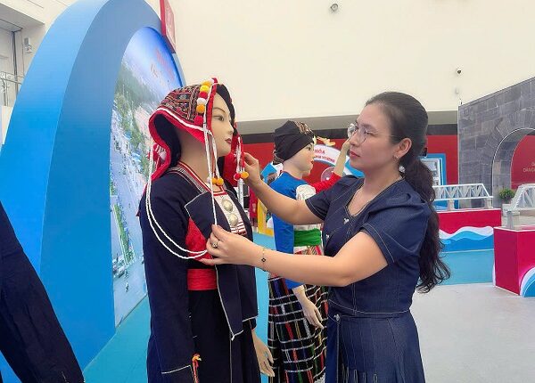 chay-dua-thoi-gian-hoan-tat-gian-trung-bay-trien-lam-thanh-tuu-dat-nuoc-80-nam (6)