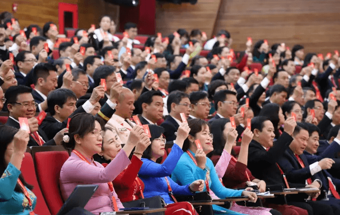 dai-hoi-dai-bieu-dang-bo-tphcm-lan-thu-i-thong-qua-nghi-quyet-voi-30-chi-tieu-phat-trien (2)