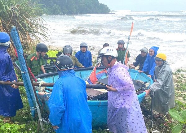 thu-tuong-chi-dao-tap-trung-phong-tranh-ung-pho-mua-lu-ngap-lut-tai-khu-vuc-trung-trung-bo-2