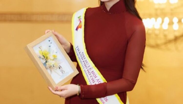 ao-dai-truyen-thong-thang-hoa-giua-long-thanh-pho-mang-ten-bac3