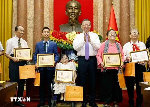 tong-bi-thu-chu-tich-nuoc-to-lam-mot-viec-tu-te-hom-nay-la-bieu-hien-sinh-dong-cua-thi-dua-ai-quoc3