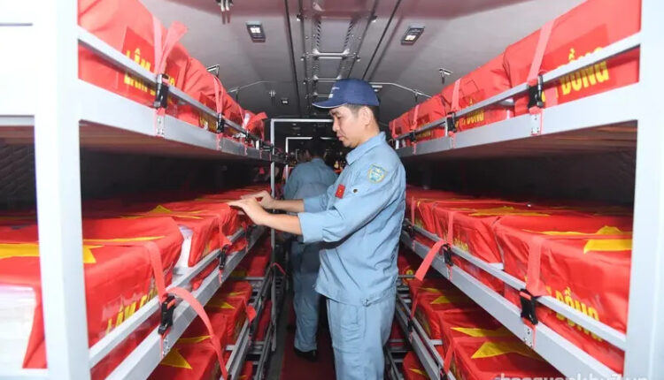 quan-khu-7-phoi-hop-van-chuyen-ban-giao-13563-mau-hai-cot-liet-si-phuc-vu-giam-dinh-adn8